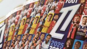 Les albums Panini arrivent au LCA Foot 38 !